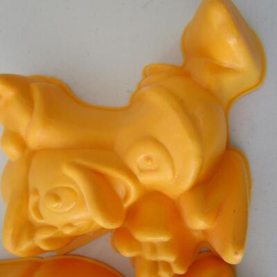 #29 Disney 4 Duck Jello molds