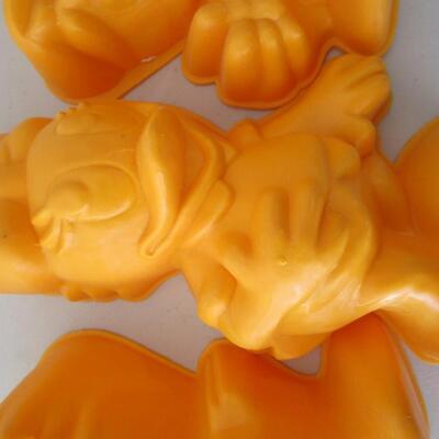 #29 Disney 4 Duck Jello molds