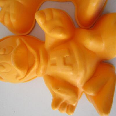 #29 Disney 4 Duck Jello molds