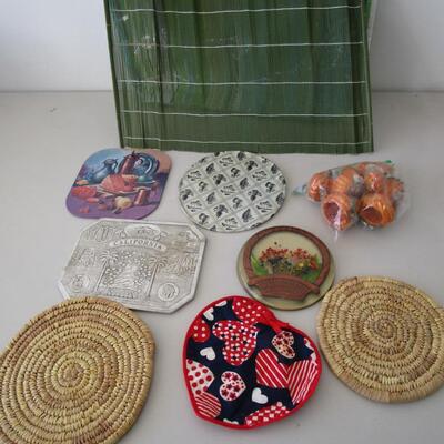 #42 Trivits, placemats and napkin rings