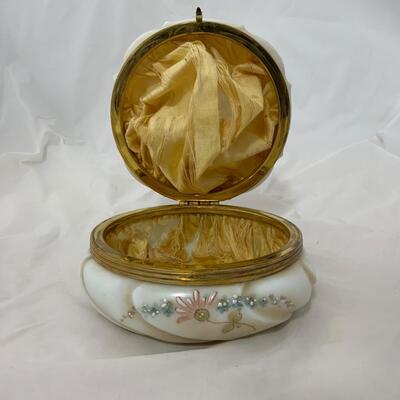 .115. Large Wave Crest Covered Box | c. 1890
