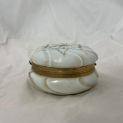 .115. Large Wave Crest Covered Box | c. 1890