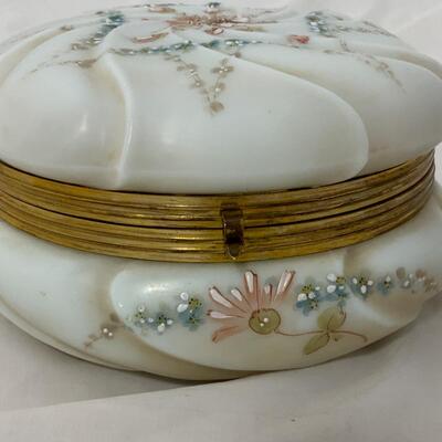 .115. Large Wave Crest Covered Box | c. 1890