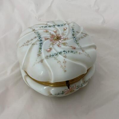 .115. Large Wave Crest Covered Box | c. 1890