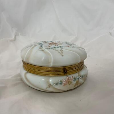 .115. Large Wave Crest Covered Box | c. 1890