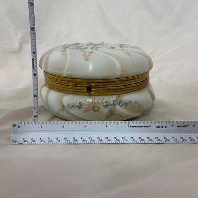 .115. Large Wave Crest Covered Box | c. 1890