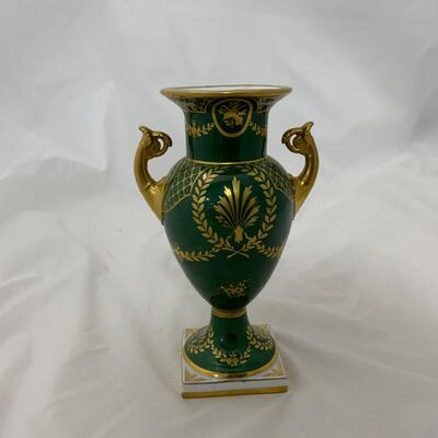 .125. French Portrait Urn | Signed | c. 1900