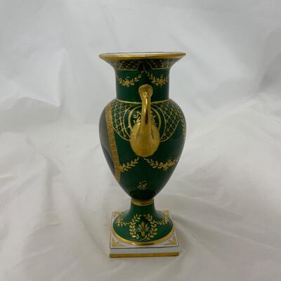 .125. French Portrait Urn | Signed | c. 1900