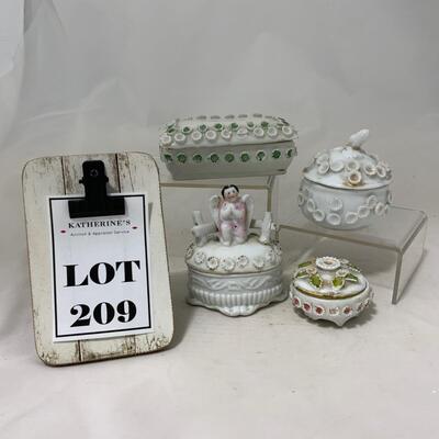 .209. Four Porcelain Trinket Boxes | c. 1860