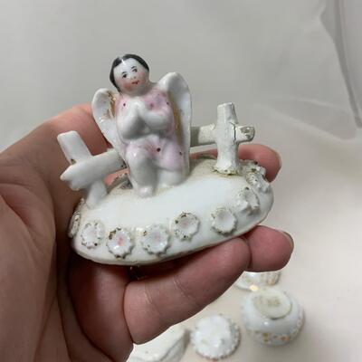 .209. Four Porcelain Trinket Boxes | c. 1860