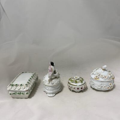.209. Four Porcelain Trinket Boxes | c. 1860