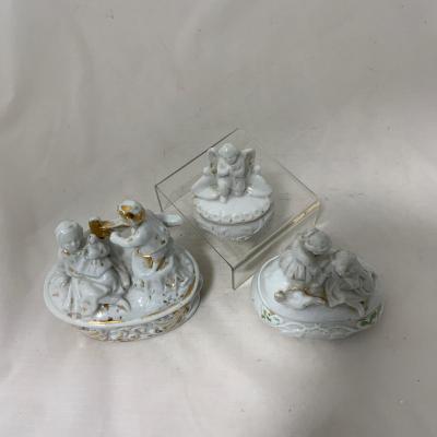 .211. Three Porcelain Trinket Boxes | c. 1860