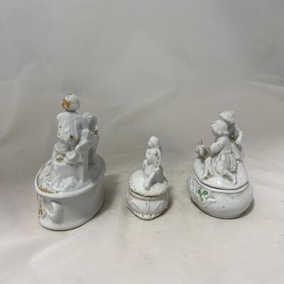 .211. Three Porcelain Trinket Boxes | c. 1860