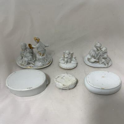 .211. Three Porcelain Trinket Boxes | c. 1860