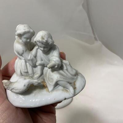 .211. Three Porcelain Trinket Boxes | c. 1860