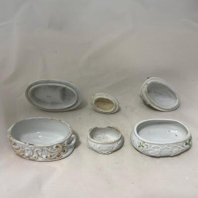 .211. Three Porcelain Trinket Boxes | c. 1860