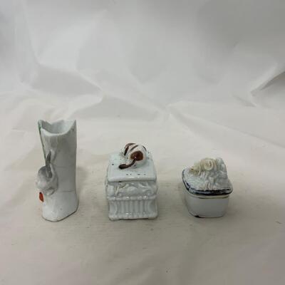 .220. Staffordshire Vase | Pet Trinket Dishes | c. 1860