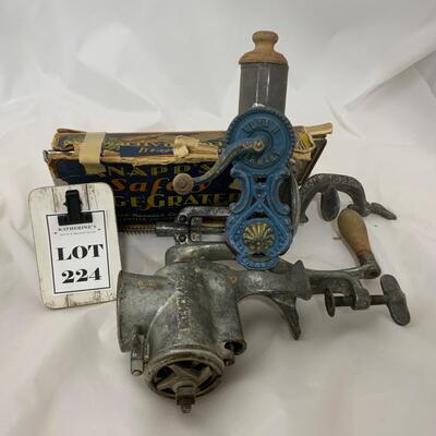 .224. Grinder | Pitter | Grater | c. 1900