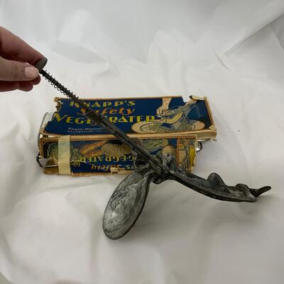 .224. Grinder | Pitter | Grater | c. 1900