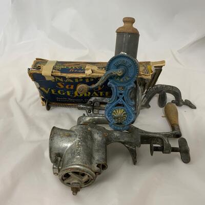 .224. Grinder | Pitter | Grater | c. 1900