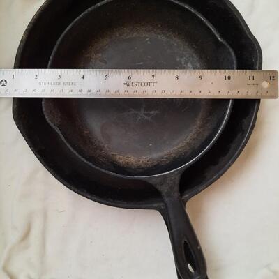 Vintage Cast Iron Pans Lot of 2