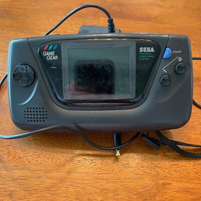 Sega Game Gear Model 2110 / Portable Video Game System