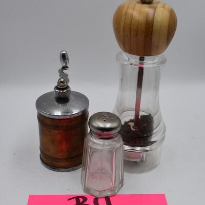 KItchen Grinder / Shaker Lot