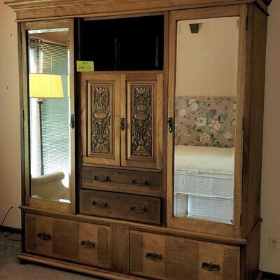 MCM Armoire