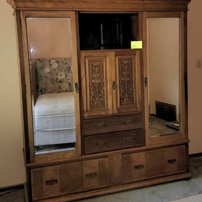 MCM Armoire