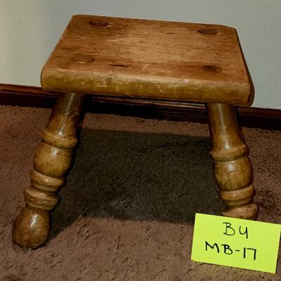 Bathroom foot stool