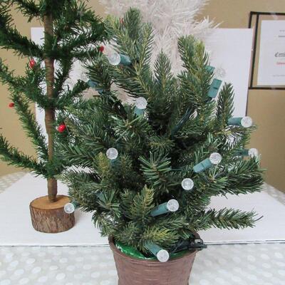 3 Christmas Trees, 1 Battery Operated