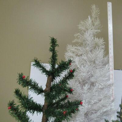 3 Christmas Trees, 1 Battery Operated