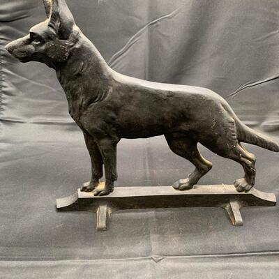 Cast iron dog