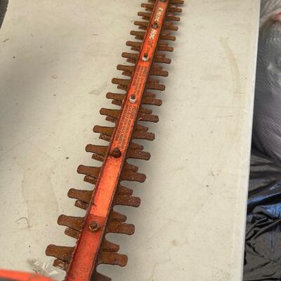 1067 Poulen Leaf Blower & Hedge Hog Hedge Trimmer