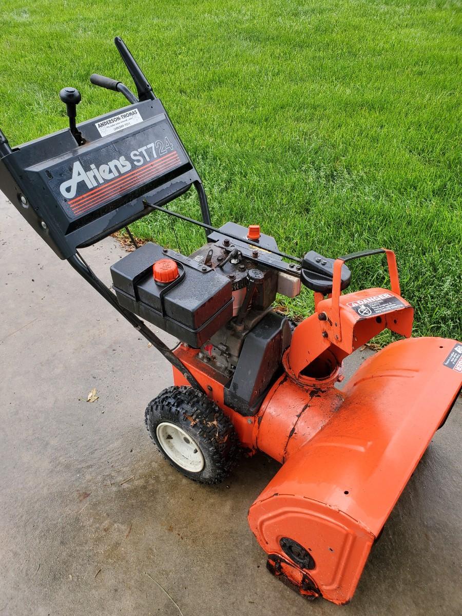 Ariens ST 724 Snow Blower