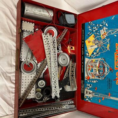 1076 Vintage Erector Set
