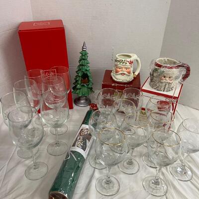 1078 Set of Lenox Christmas Wine Glasses and Decor