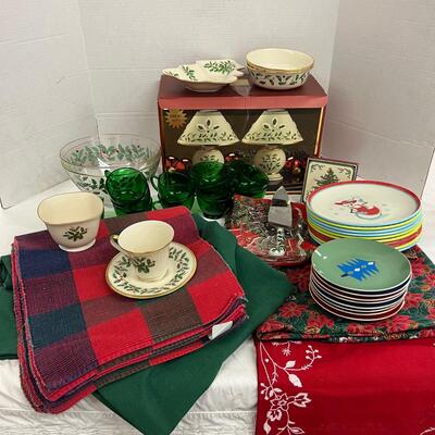 1079 Lenox Holiday China with Linens