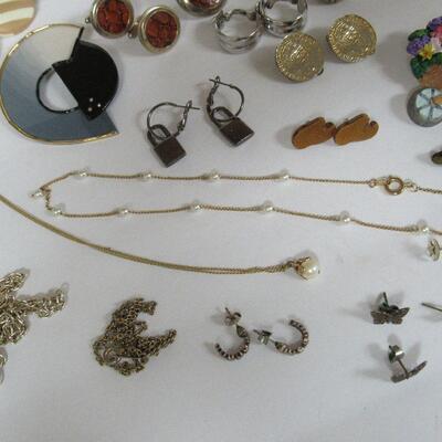 Costume Jewelry Lot: Earrings, Pins, Necklaces