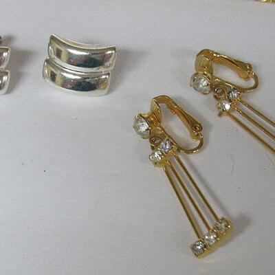Costume Jewelry Lot, Bracelets, Giraffe Pins, Earrings