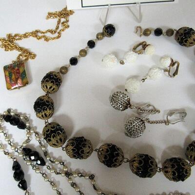 Lot of Vintage Jewelry