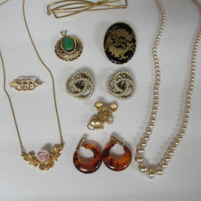 Nice Lot of Vintage Jewelry