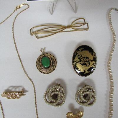 Nice Lot of Vintage Jewelry