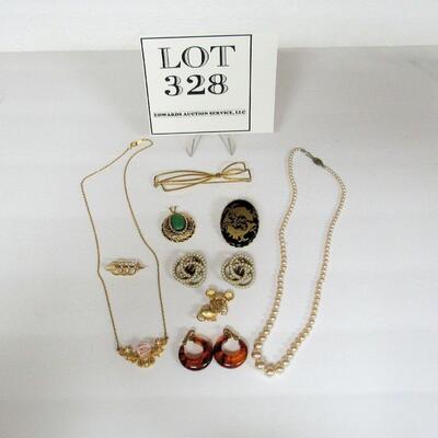 Nice Lot of Vintage Jewelry
