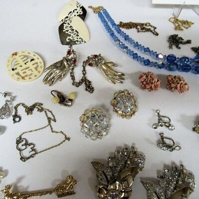 Large Lot of vintage Jewelry, Some Singles, Some Discolored Stones, A Few Damaged Pieces