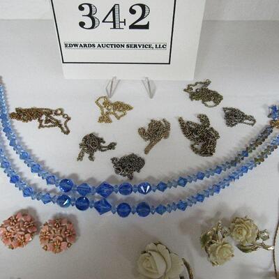 Large Lot of vintage Jewelry, Some Singles, Some Discolored Stones, A Few Damaged Pieces