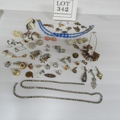 Large Lot of vintage Jewelry, Some Singles, Some Discolored Stones, A Few Damaged Pieces