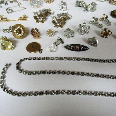 Large Lot of vintage Jewelry, Some Singles, Some Discolored Stones, A Few Damaged Pieces