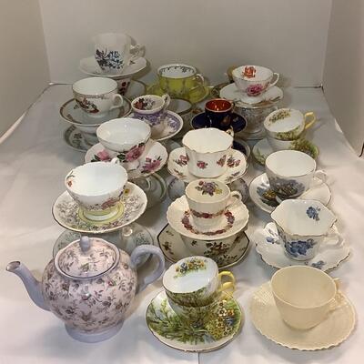 Lot 1115. Large Lot of Cups & Saucers