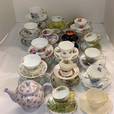 Lot 1115. Large Lot of Cups & Saucers